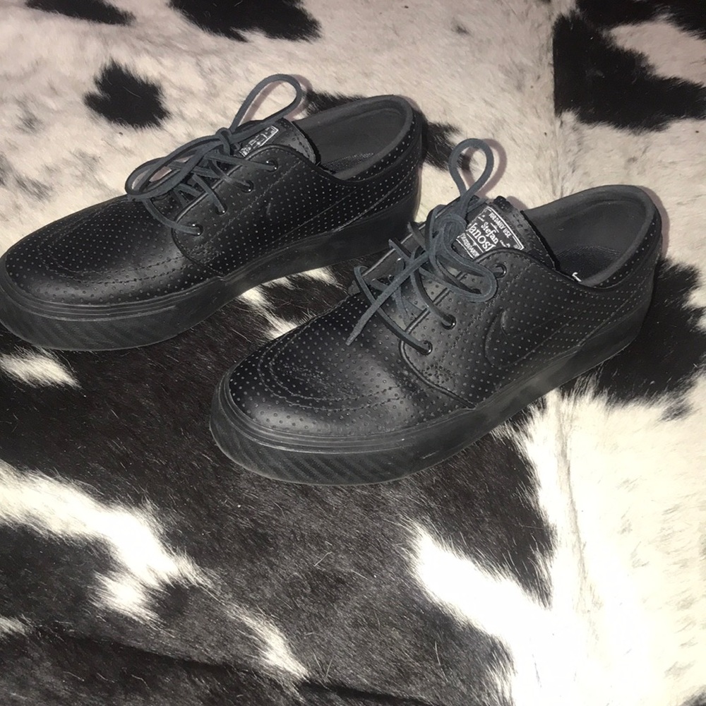 Size 8.5 Nike shoes